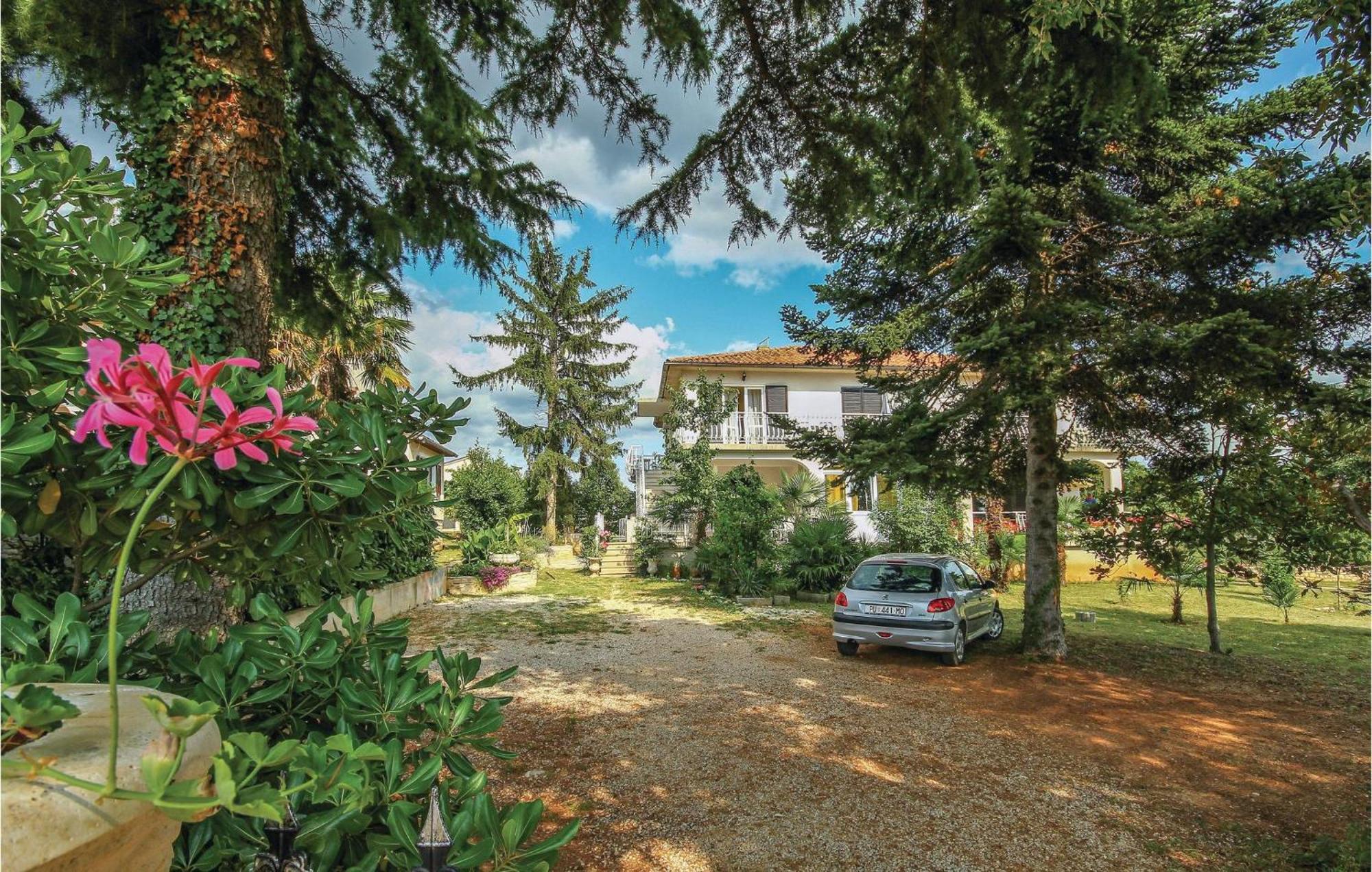 2 Bedroom Pet Friendly Apartment In Lovrecica Exterior photo