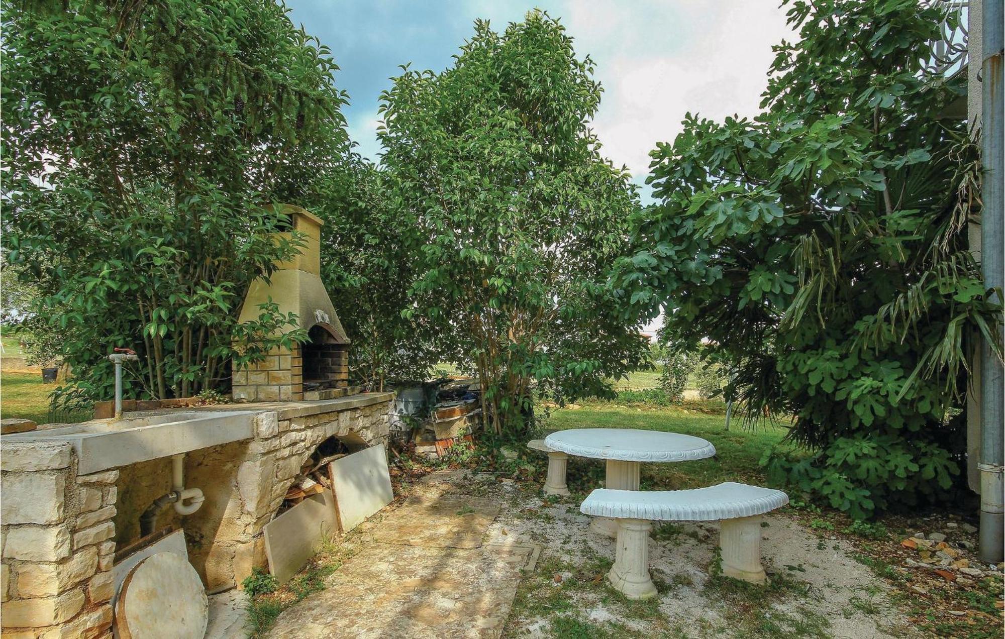 2 Bedroom Pet Friendly Apartment In Lovrecica Exterior photo